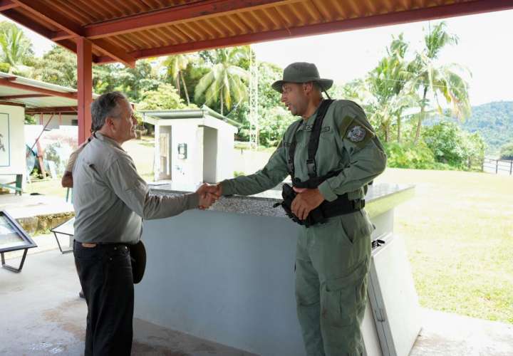 Navarro confirma plan de conservación e investigación en Isla Coiba