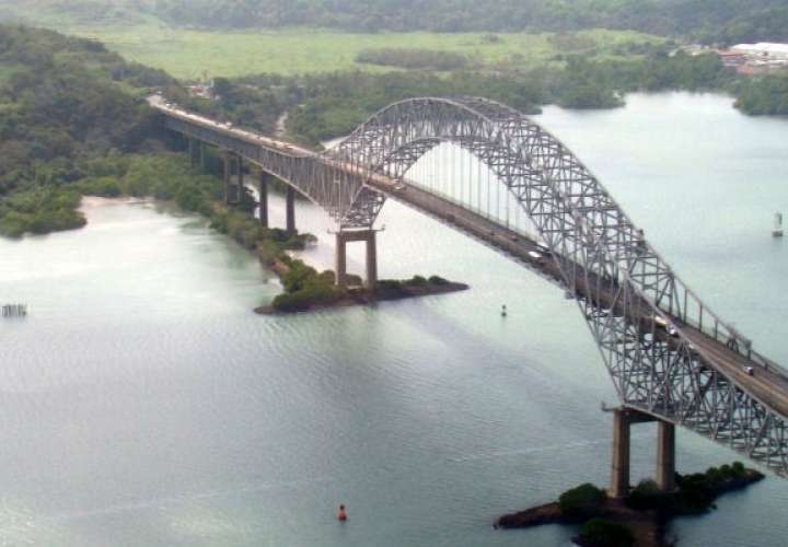 Vista del puente de Las Américas.