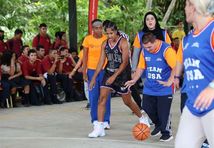 Los Harlem Globetrotters de gira en Panamá 