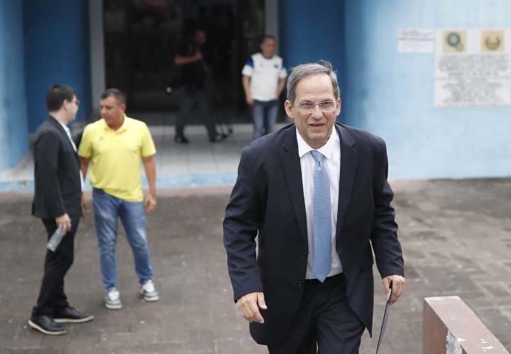 Panameños lideran comisión en El Salvador