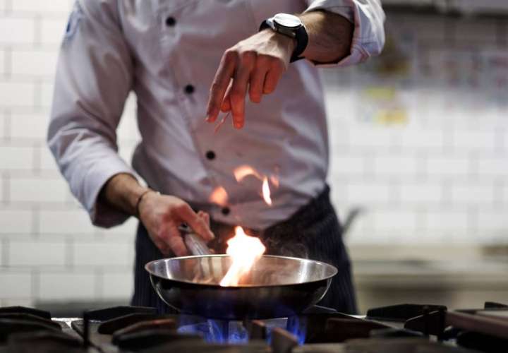 Se necesita cocinero.