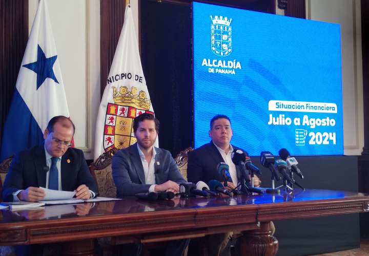 Mayer Mizrachi en conferencia de prensa sobre finanzas. Foto: MC