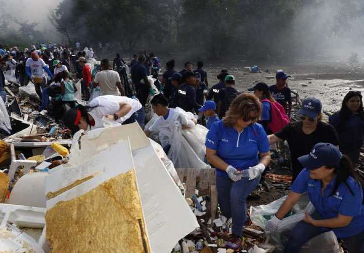 Panamá se ahoga en basura