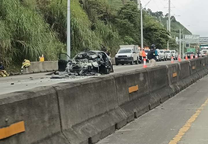 Fallece al chocar contra camión