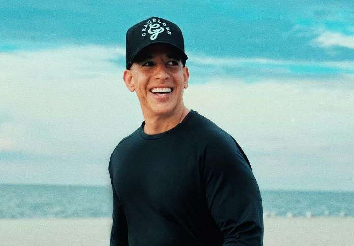 Daddy Yankee ora para que Sech de su testimonio de vida y felicita a Kafu Banton