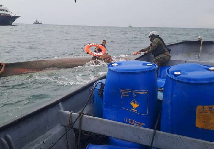 Senafront rescata a niños y adultos en embarcaciones a la deriva