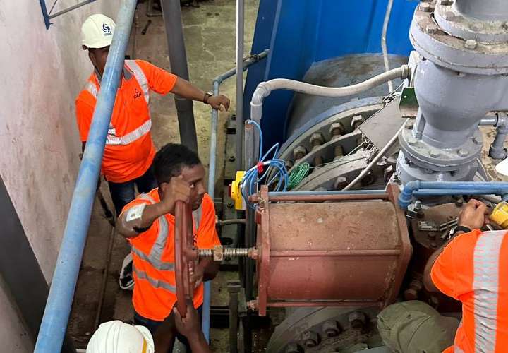 ¡Cabreados! 48 horas sin una gota de agua