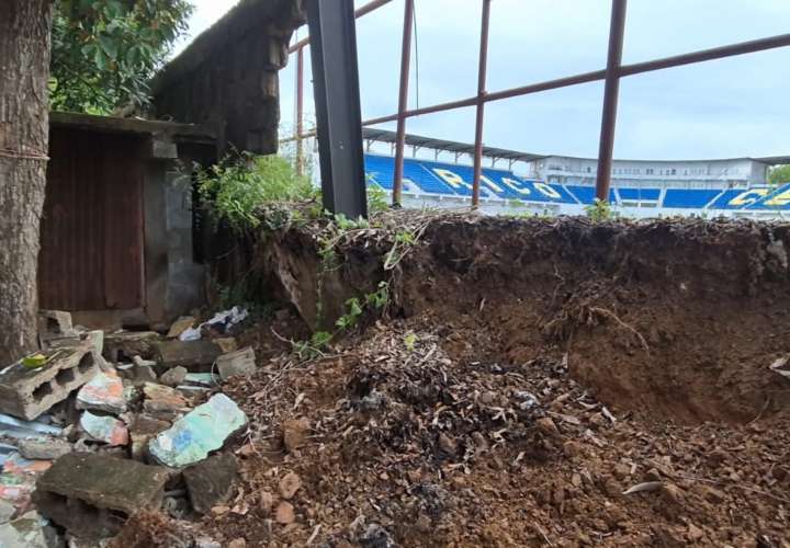 Temen afectaciones por colapso de pared del estadio