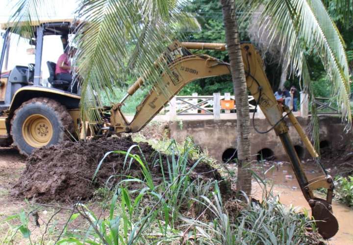 Atienden áreas afectadas por inundaciones en Chitré