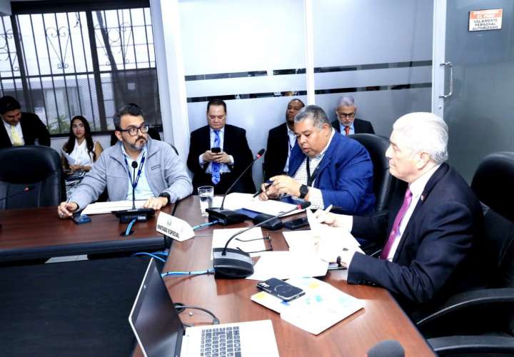 Diputados cuestionan a director de Idaan solicitud de $630 mil a MECO 