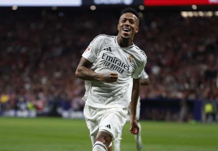 El defensa del Real Madrid Éder Militao celebra tras marcar ante el Atlético. /EFE