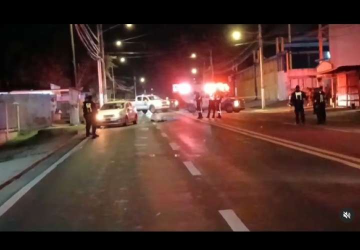 ¡Auto lo impacta en medio de la calle! Murió en Pedregal