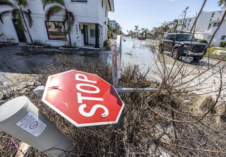 Suben a 16 los muertos por los tornados y el huracán Milton en Florida