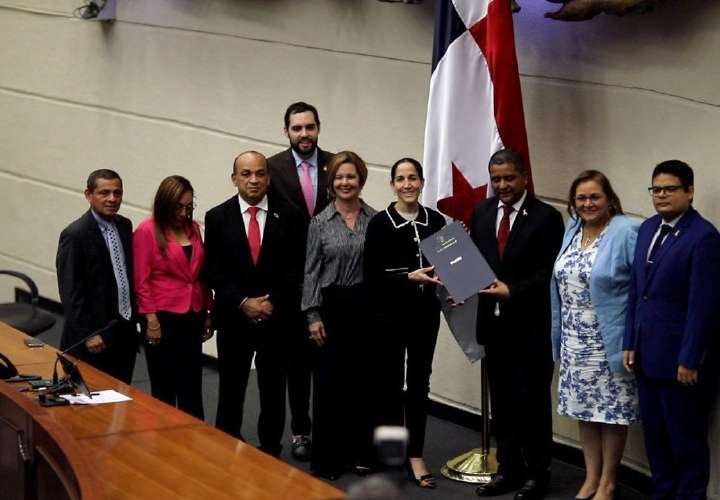 Escuelas de Bellas Artes regresarán al Ministerio de Cultura