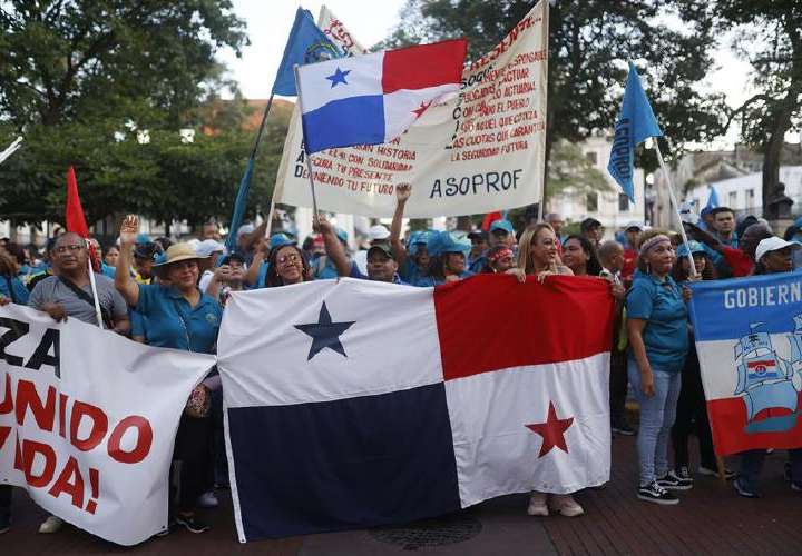 Masiva marcha contra paramétricas en CSS