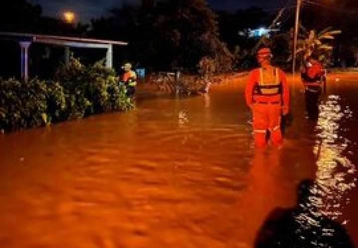 Familias coclesanas han perdido enseres por introducción de agua.