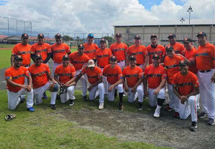 Bodegueros y Trililin clasifican en softbol de Panamá Este 