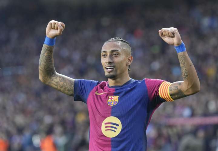 El extremo del Barcelona Raphael Dias Belloli 'Raphinha' celebra después de marcar el 2-0. /Foto: EFE