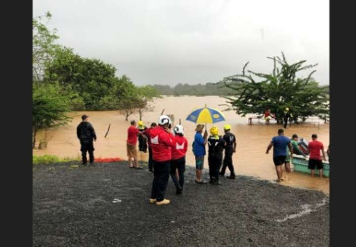 4 muertos y cientos de afectados por torrenciales lluvias