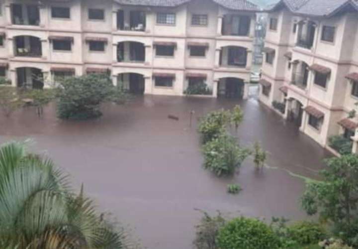 BOQUETE CONVERTIDO EN VENECIA CHIRICANA