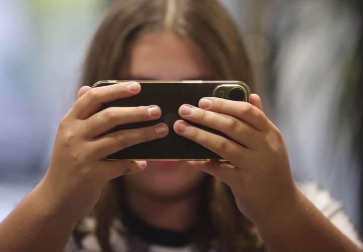 ¡Van a estudiar! São Paulo prohíbe el uso de celulares en colegios