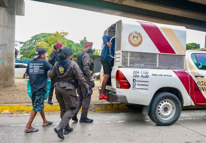 Alcaldía hace operativo para ayudar a habitantes de calle en Tocumen