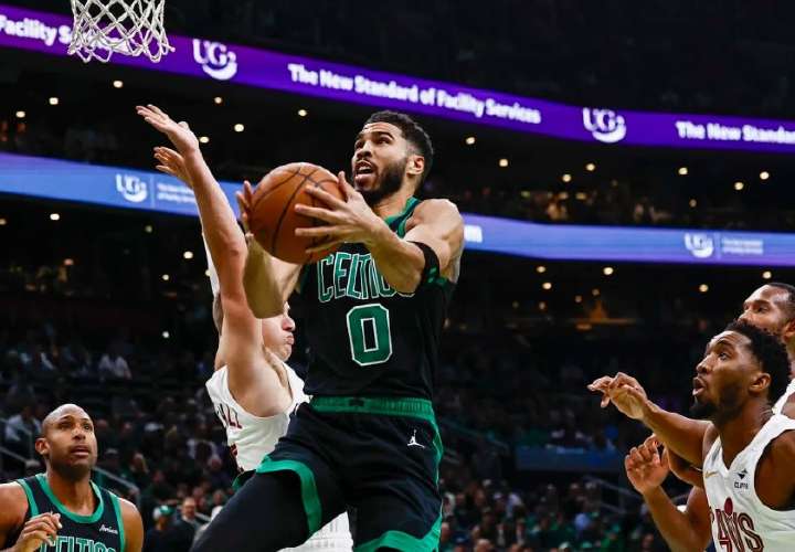 Celtics quitan invicto a los Cavaliers 