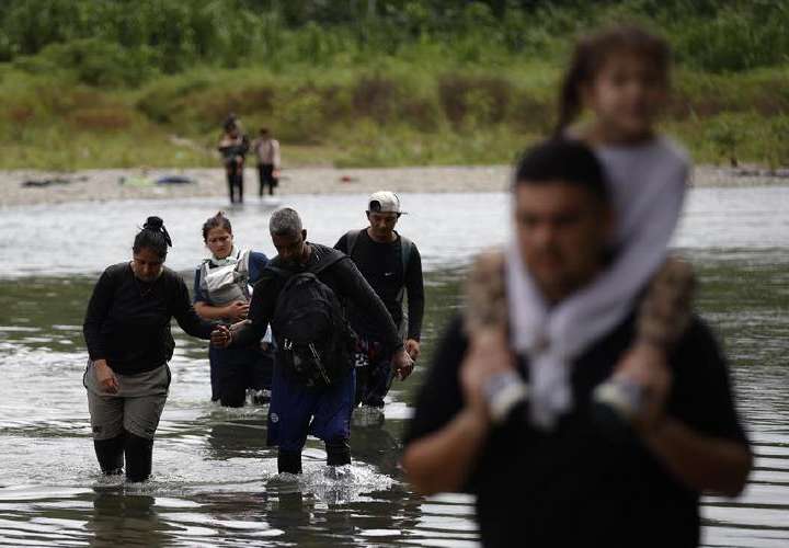 Política de Biden atrajo a migrantes por Darién