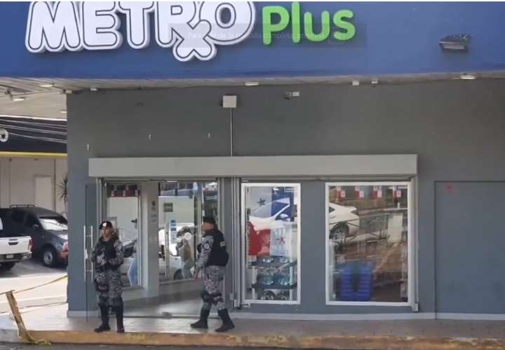 4 maleantes intentan robar en la Metro con pistola de mentirita