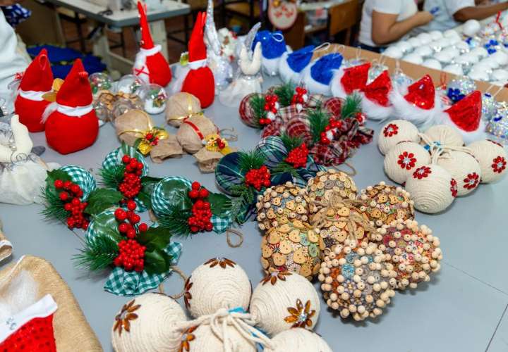 Primer bazar navideño de artículos confeccionados por reos