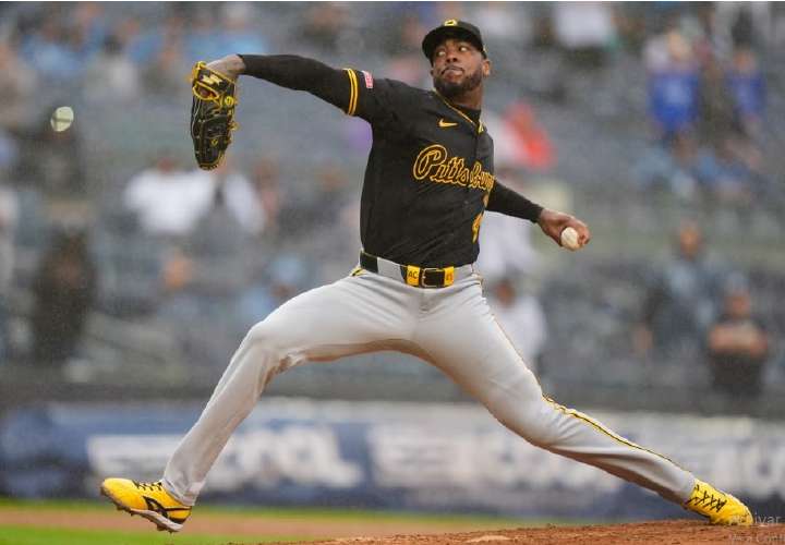 Chapman firma con los Medias Rojas de Boston