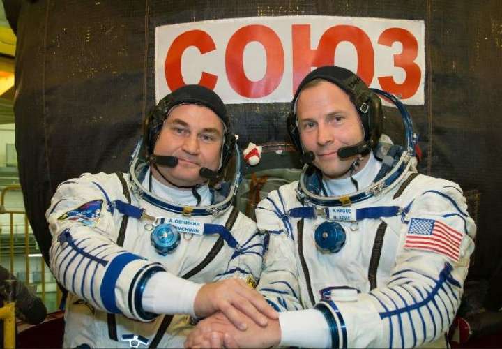 Astronautas salvan la vida al fallar nave 