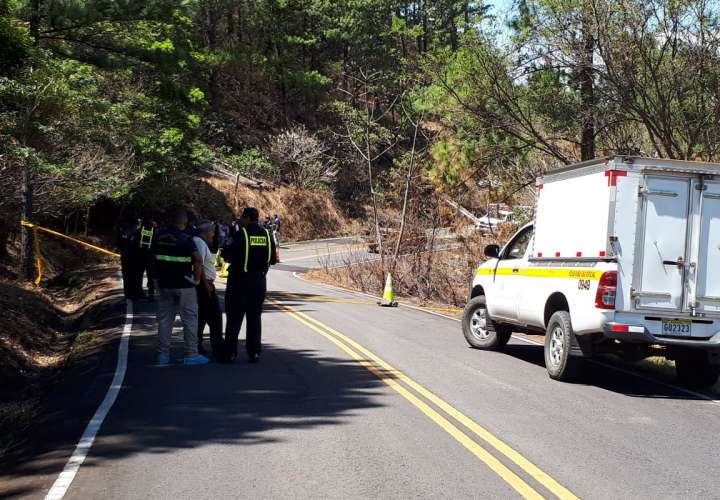 Diligencia de levantamiento del cadáver de Milcia Abrego Santos que fue ubicado en la carretera principal a Chiriquicito en el distrito de Gualaca.
