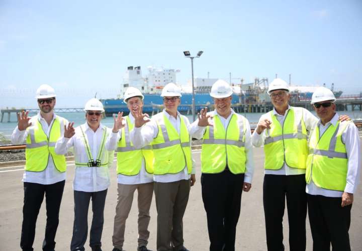 Varela inaugura en Colón la primera planta de gas natural de Centroamérica