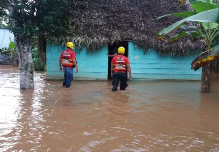 Dos casas afectadas por desborde del río Cacao en Tonosí