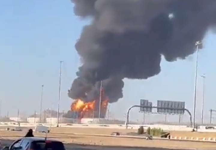 Incendio en central petrolera de Arabia Saudí, se habla de ataques