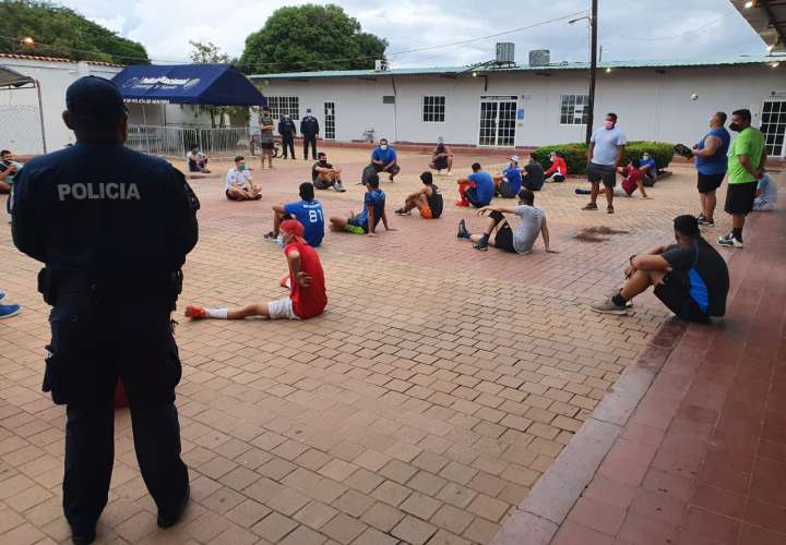 42 personas son aprehendidas en un cuadro de béisbol en Chitré