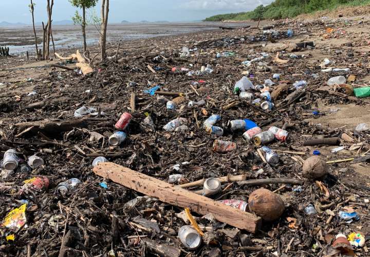  Lanzan iniciativa para luchar contra la contaminación en los ríos de Panamá