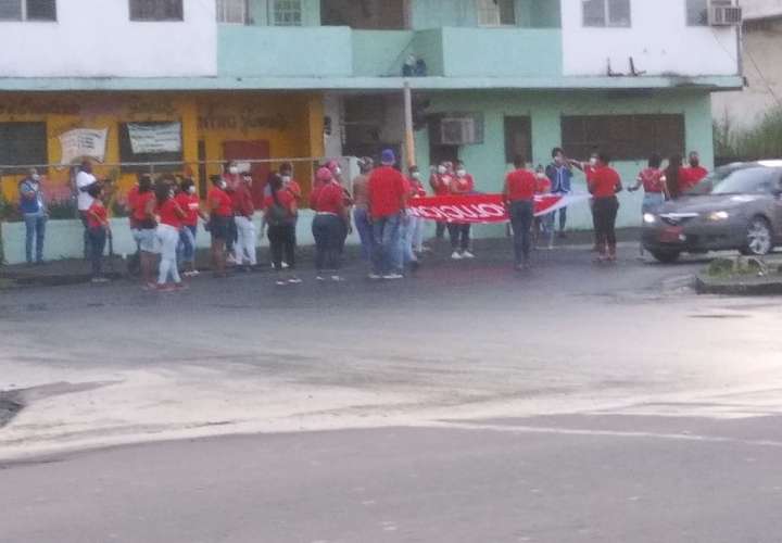 Mujeres del PRD protestan para pedir trabajo al Gobierno