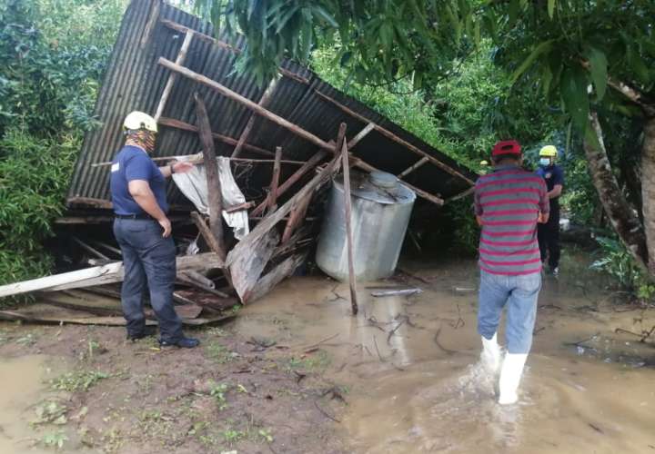 27 casas afectadas por inundaciones en Tonosí