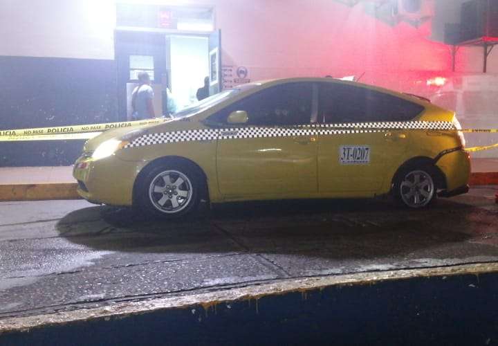 Ataque a tiros contra dos taxistas en Colón