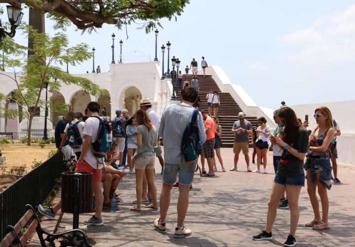 Firman decreto que incentiva y dinamiza la actividad turística en Panamá