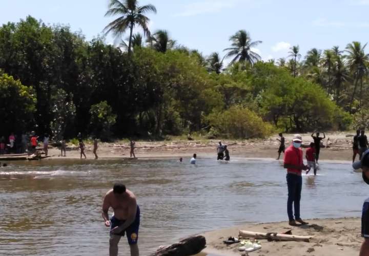 Sorprenden a centenar de bañistas en playas de Colón 
