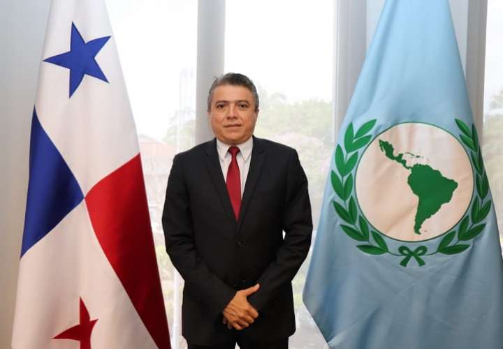 César González es designado como nuevo director general del Parlatino