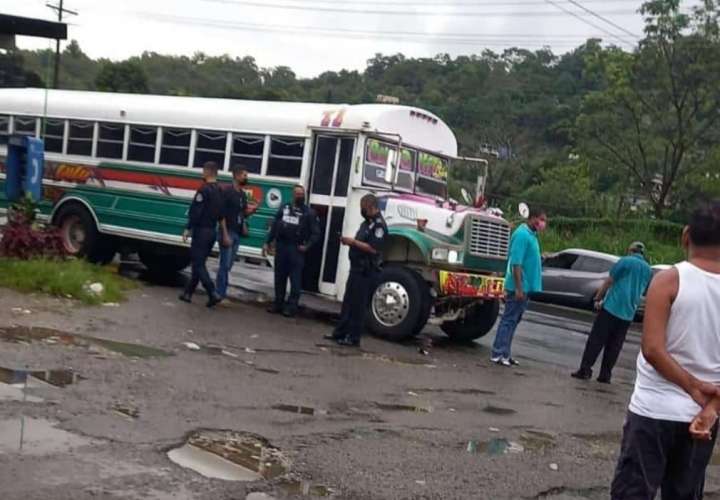 Sicarios suben a un bus y disparan al conductor. ¡Lo mataron! 