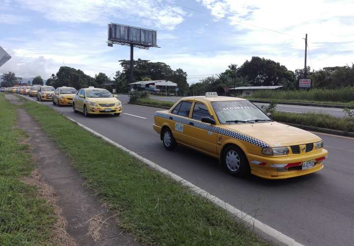 Taxistas pactan circulación "de nones y pares" hasta diciembre