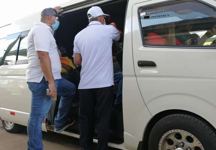 Más de 100 vehículos devueltos en el retén sanitario de Divisa