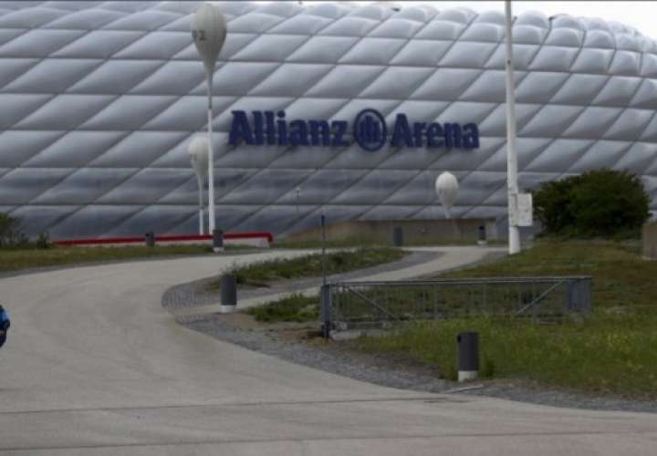 Vista en las afueras del estadio Allianz Arena. 
