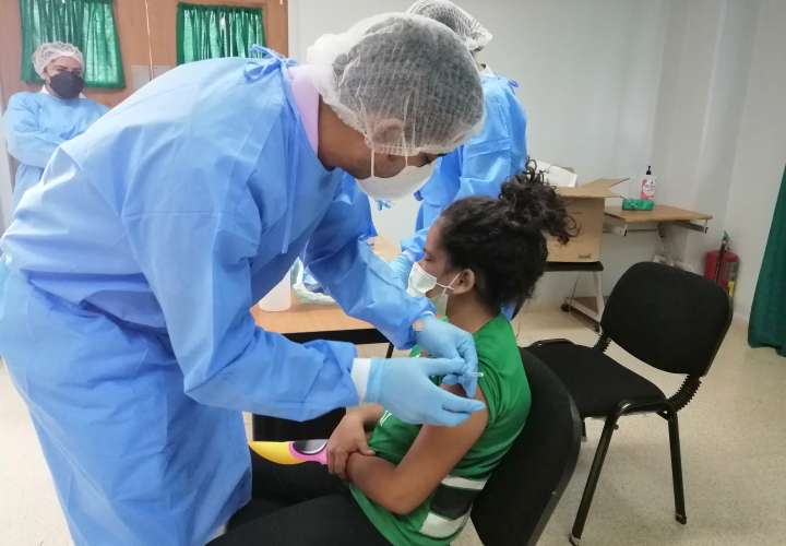  Aplican 840 dosis de vacunas pediátricas en Herrera