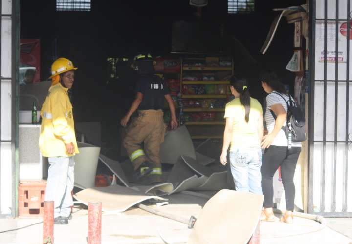 Fuego en plaza comercial de Las Uvas deja daños en 3 cuartos 